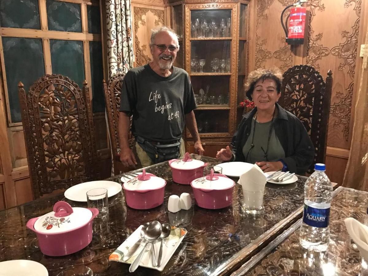 מלון Srīnagar Yadgaar Houseboats מראה חיצוני תמונה