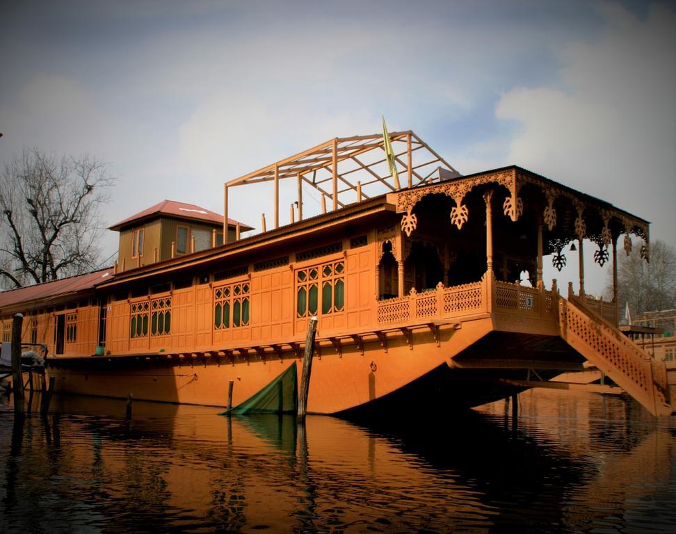 מלון Srīnagar Yadgaar Houseboats מראה חיצוני תמונה