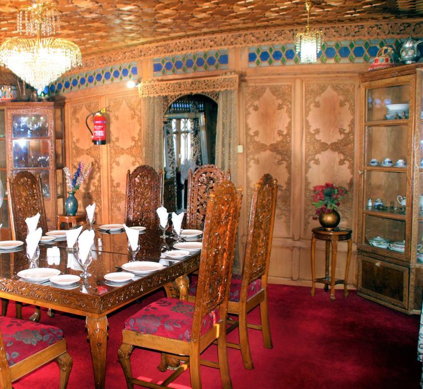 מלון Srīnagar Yadgaar Houseboats מראה חיצוני תמונה