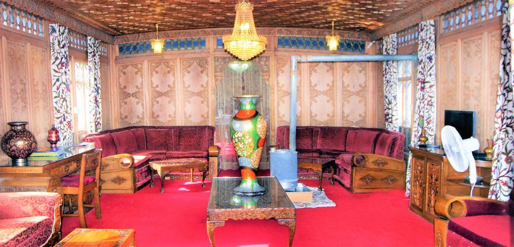 מלון Srīnagar Yadgaar Houseboats מראה חיצוני תמונה