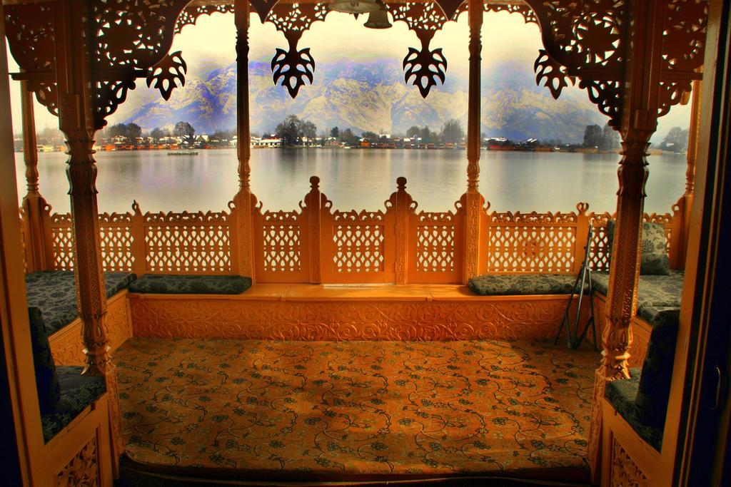 מלון Srīnagar Yadgaar Houseboats מראה חיצוני תמונה