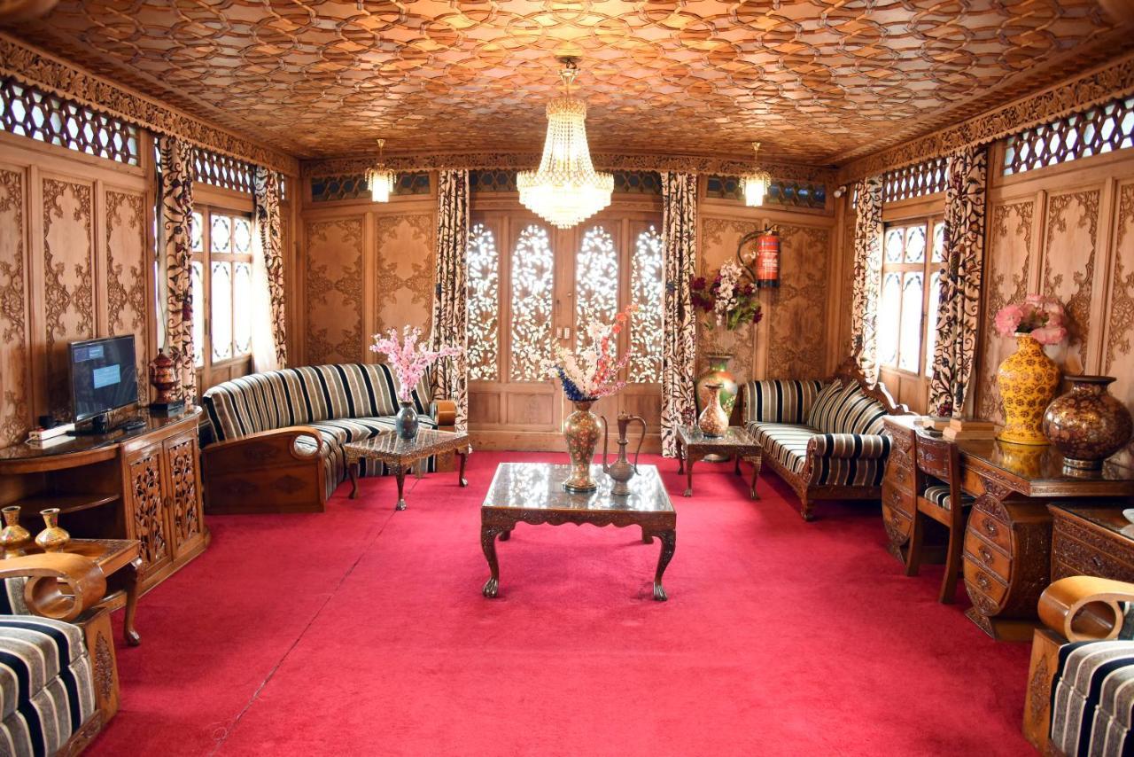 מלון Srīnagar Yadgaar Houseboats מראה חיצוני תמונה